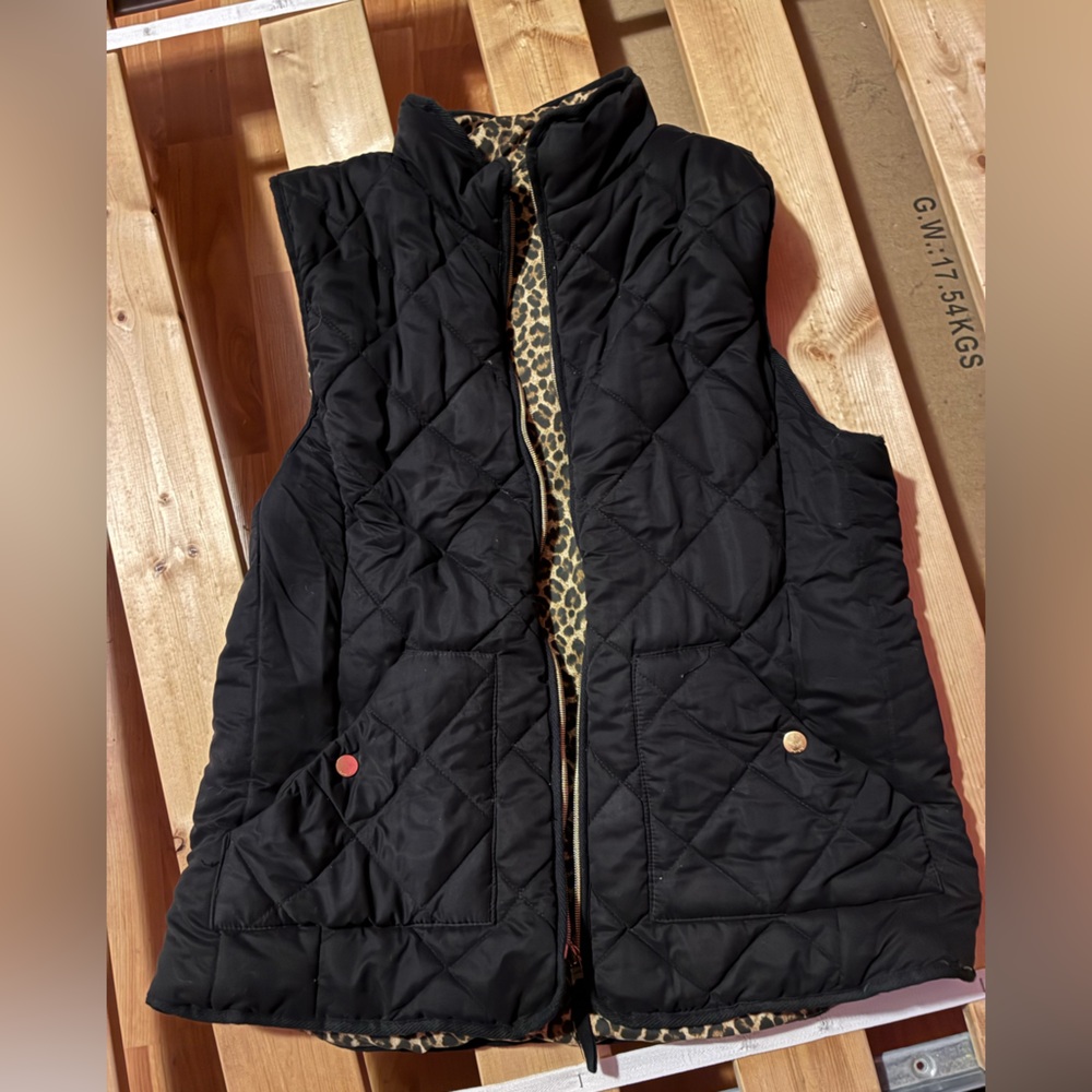Black/Leopard reversible vest